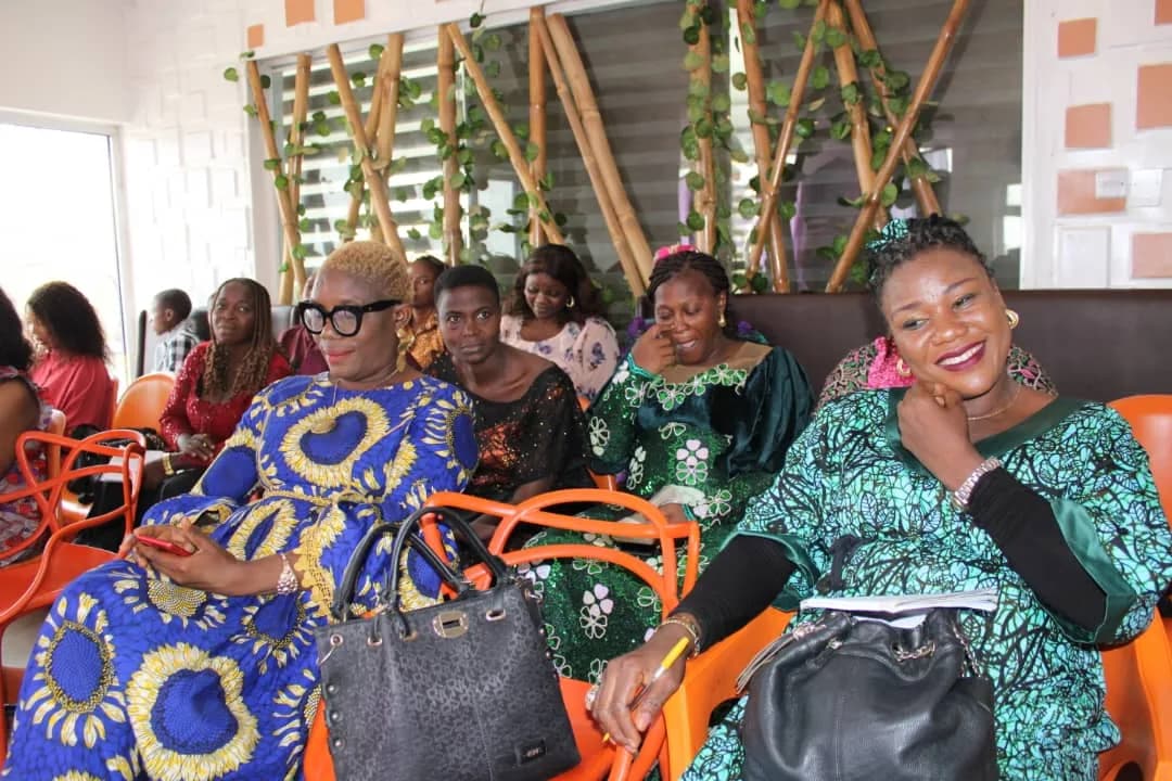 Women seated in Ankara and lace listening in the summit hall